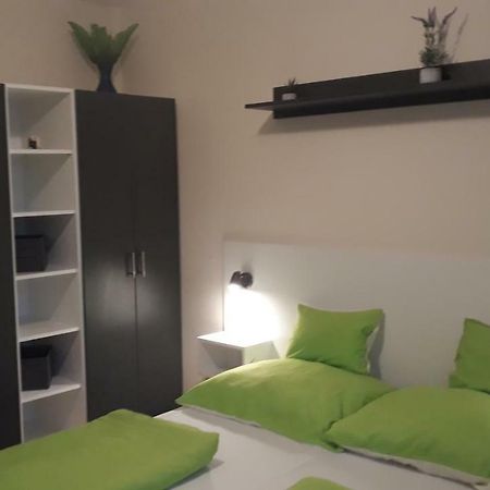 Szaloky Apartmanhaz Gyenesdiás Exteriör bild
