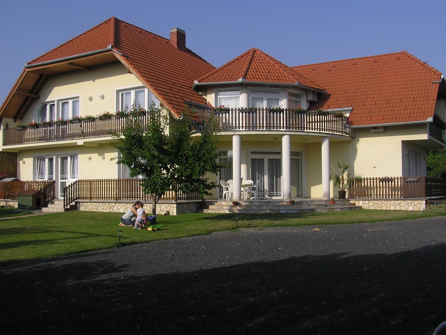 Szaloky Apartmanhaz Gyenesdiás Exteriör bild