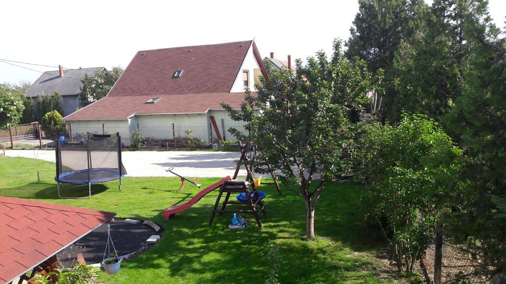 Szaloky Apartmanhaz Gyenesdiás Exteriör bild