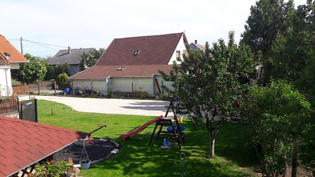 Szaloky Apartmanhaz Gyenesdiás Exteriör bild